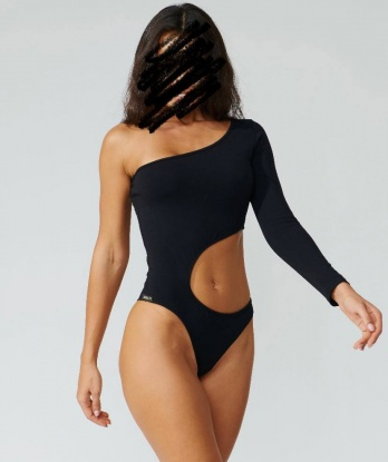 Нежная и страстная кошечка приглашает в гости и гарантирует незабываемые эмоции и море удовольствия. Готова побаловать тебя взаимностью и жаркими объятиями. Ты этого заслуживаешь! 11636, 20 лет