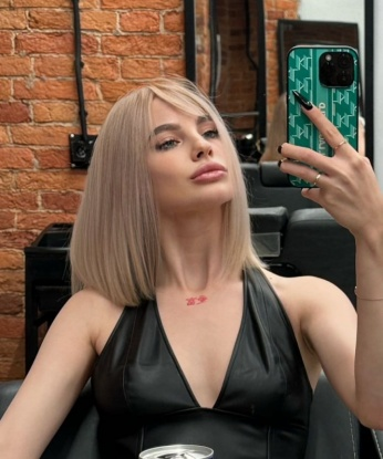 У меня есть все, что ты ищешь - страсть, расслабление и несколько приятных сюрпризов. Познакомься с моими услугами - от ласковых массажей до воплощения самых сокровенных фантазий. Мои возможности безграничны, я никогда не оставлю тебя равнодушным. Все, что я делаю, - с любовью и страстью. Обожаю радовать мужчин и слушать положительные отзывы. Доверься моим искусствам и окунись в мир наслаждения. Заходи на мою страницу, чтобы увидеть мои фото. Доверься мне и ты не пожалеешь. До скорой встречи в Москве! 😉 12277, 21 год